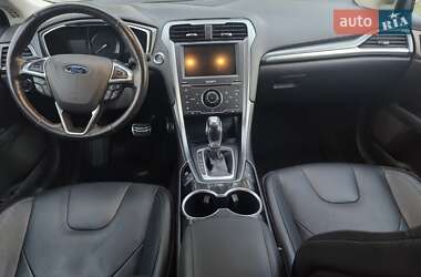 Седан Ford Fusion 2015 в 