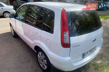 Хэтчбек Ford Fusion 2010 в 