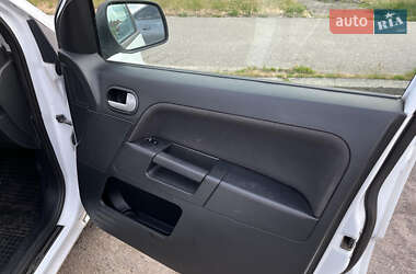 Хэтчбек Ford Fusion 2010 в 