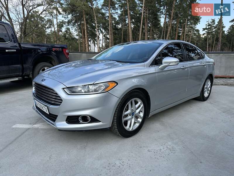 Седан Ford Fusion 2012 в 
