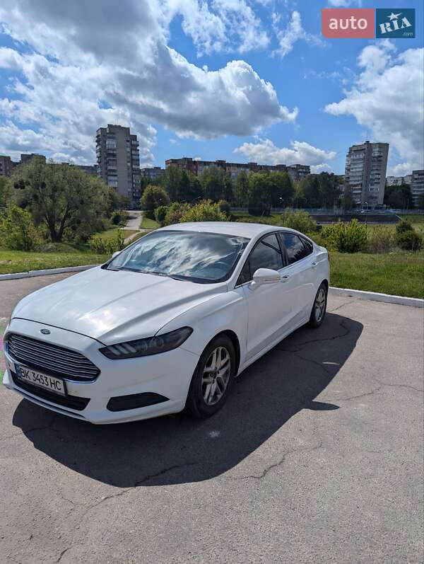 Седан Ford Fusion 2016 в Ровно
