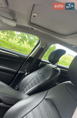 Седан Ford Fusion 2014 в 