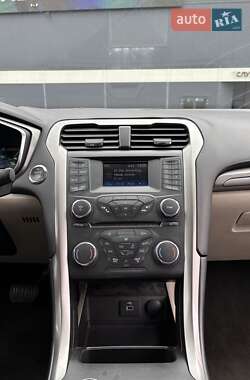 Седан Ford Fusion 2017 в 