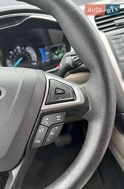 Седан Ford Fusion 2017 в 