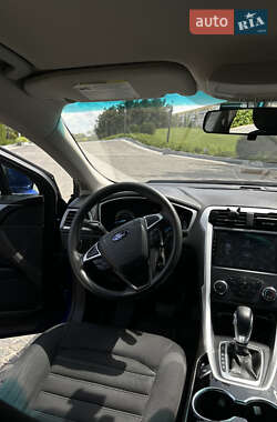 Седан Ford Fusion 2015 в 