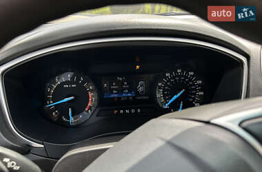 Седан Ford Fusion 2015 в 