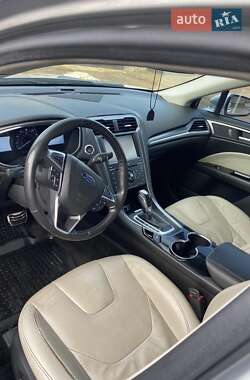 Седан Ford Fusion 2015 в 