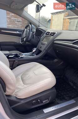 Седан Ford Fusion 2015 в 