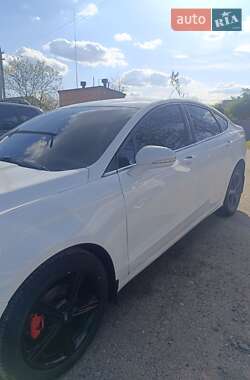 Седан Ford Fusion 2015 в 