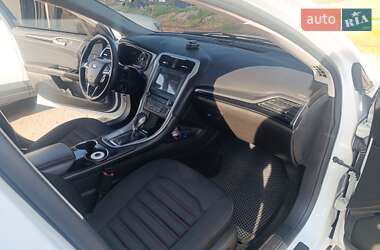 Седан Ford Fusion 2015 в 