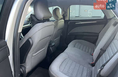 Седан Ford Fusion 2015 в 