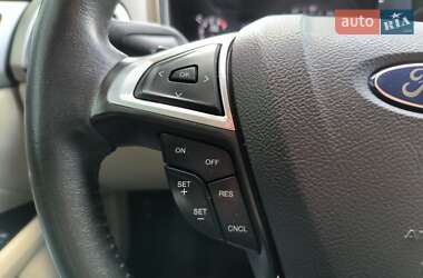 Седан Ford Fusion 2015 в 