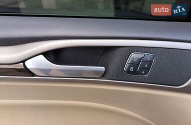 Седан Ford Fusion 2015 в 
