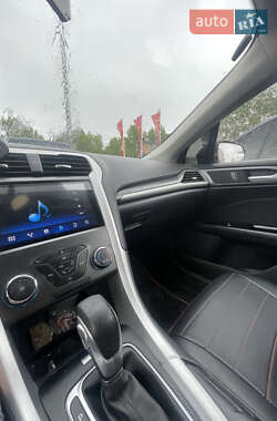 Седан Ford Fusion 2014 в 
