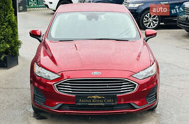 Седан Ford Fusion 2019 в 