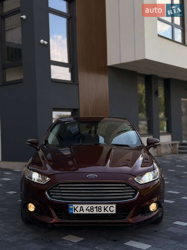 Седан Ford Fusion 2015 в 