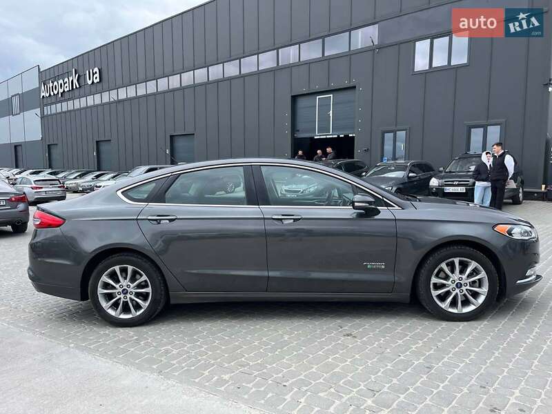 Седан Ford Fusion 2017 в Львове