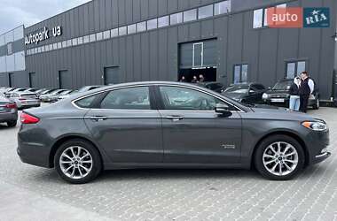 Седан Ford Fusion 2017 в 