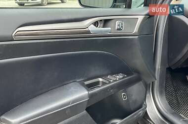 Седан Ford Fusion 2017 в 