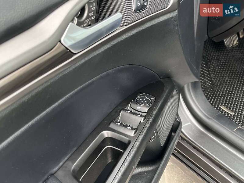 Седан Ford Fusion 2017 в Львове
