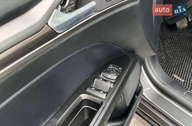 Седан Ford Fusion 2017 в 