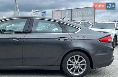 Седан Ford Fusion 2017 в 