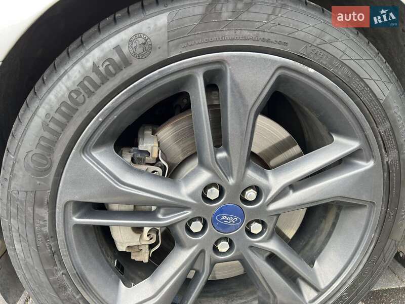 Седан Ford Fusion 2016 в Мукачево