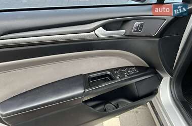 Седан Ford Fusion 2016 в 