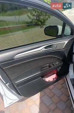Седан Ford Fusion 2017 в 