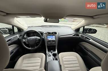 Седан Ford Fusion 2016 в 