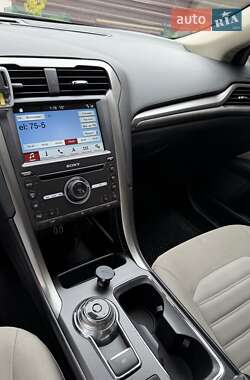 Седан Ford Fusion 2016 в 