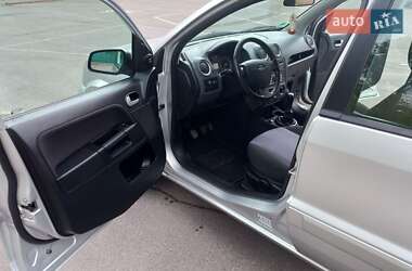 Хэтчбек Ford Fusion 2009 в 