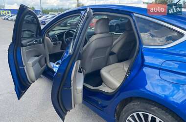 Седан Ford Fusion 2017 в 