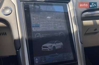 Седан Ford Fusion 2017 в 