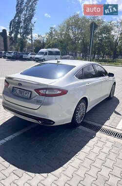 Седан Ford Fusion 2015 в 