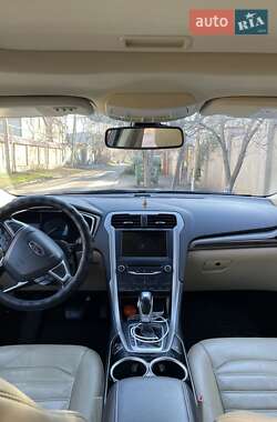 Седан Ford Fusion 2013 в 