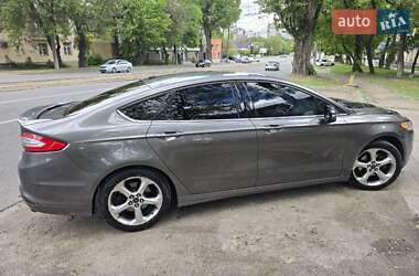 Седан Ford Fusion 2013 в 