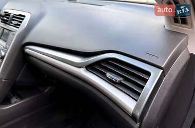 Седан Ford Fusion 2014 в 