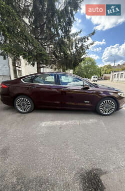 Седан Ford Fusion 2016 в 