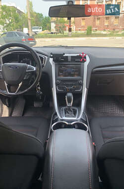Седан Ford Fusion 2015 в 