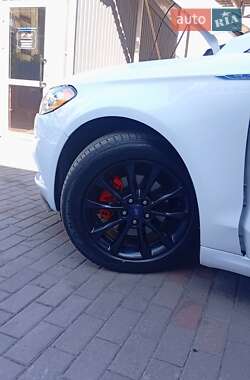 Седан Ford Fusion 2017 в 
