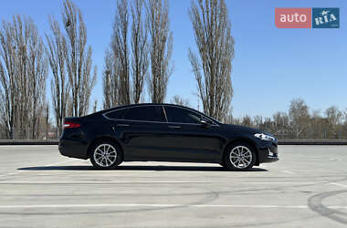 Седан Ford Fusion 2020 в 