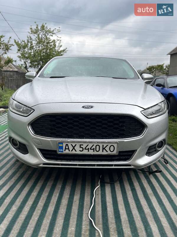 Седан Ford Fusion 2013 в 