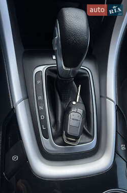Седан Ford Fusion 2015 в 