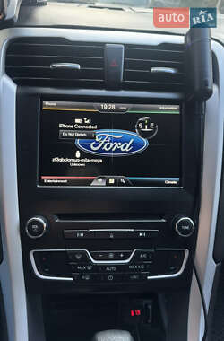 Седан Ford Fusion 2015 в 