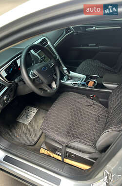 Седан Ford Fusion 2013 в 