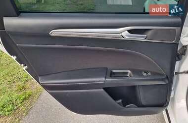 Седан Ford Fusion 2019 в 