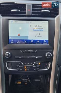 Седан Ford Fusion 2019 в 