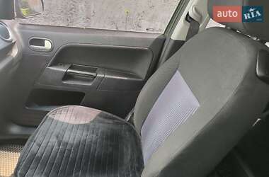 Хэтчбек Ford Fusion 2005 в 