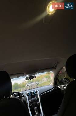 Седан Ford Fusion 2015 в 